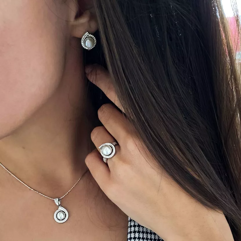 Каблучка срібна з перлиною та цирконієм діамантового огранювання 001633