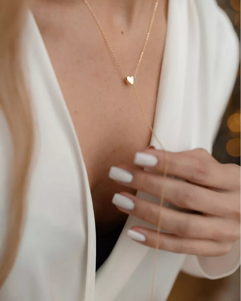 Срібне кольє-краватка із сердечком, що рухається у позолоті 007045