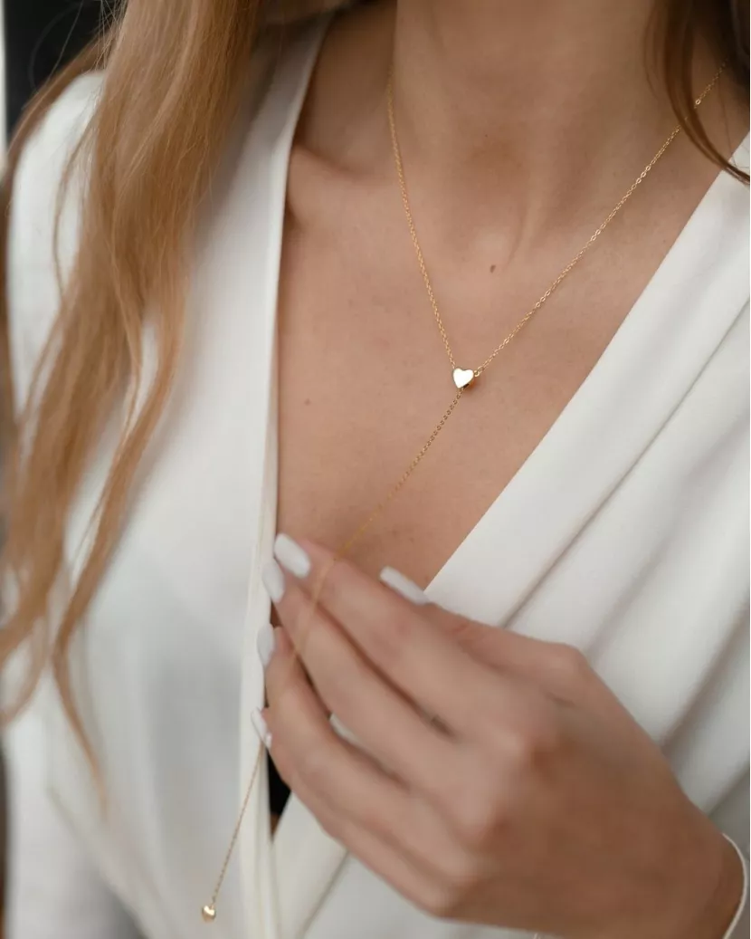 Срібне кольє-краватка із сердечком, що рухається у позолоті 007045