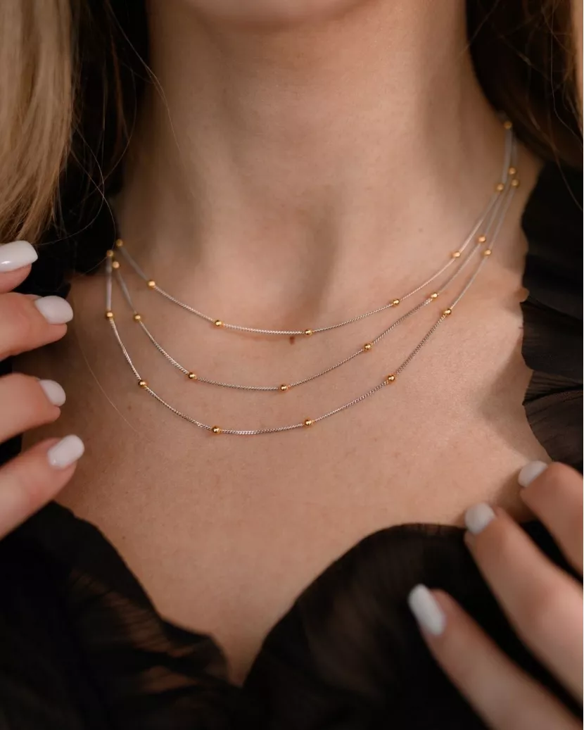 Срібне кольє потрійне із кульками в позолоті 007035