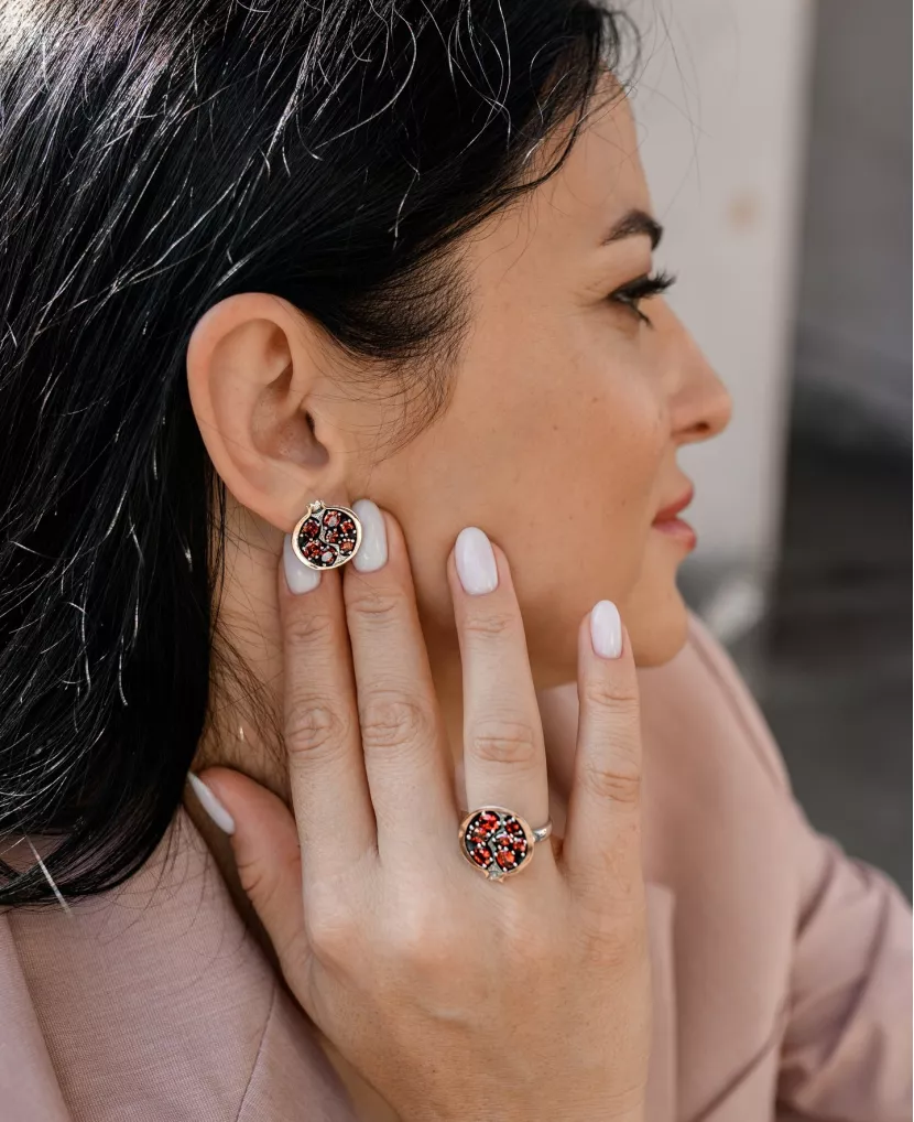 Каблучка срібна з золотою пластиною Гранат 006999