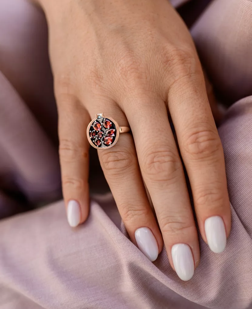 Каблучка срібна з золотою пластиною Гранат 006999