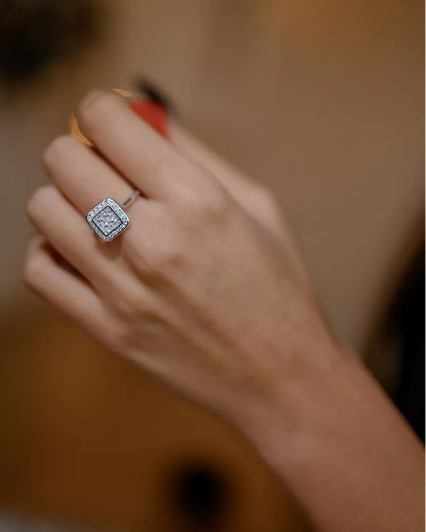 Каблучка срібна Квадрат із цирконієм діамантового огранюванню 007039