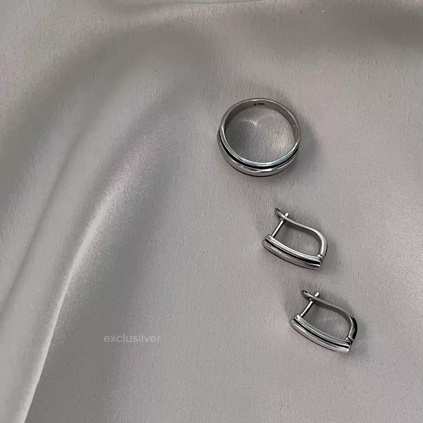 Каблучка срібна з чорною емаллю Exclusilver 925 проба